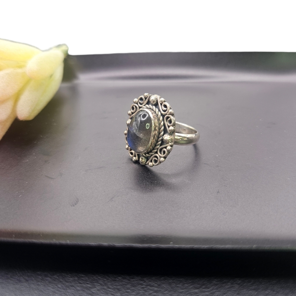 Labradorite Ring - Picture 3 of 9